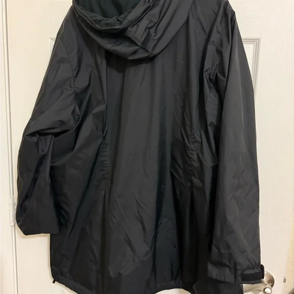 Columbia Women’s Plus Black Raincoat - Picture 3 of 3